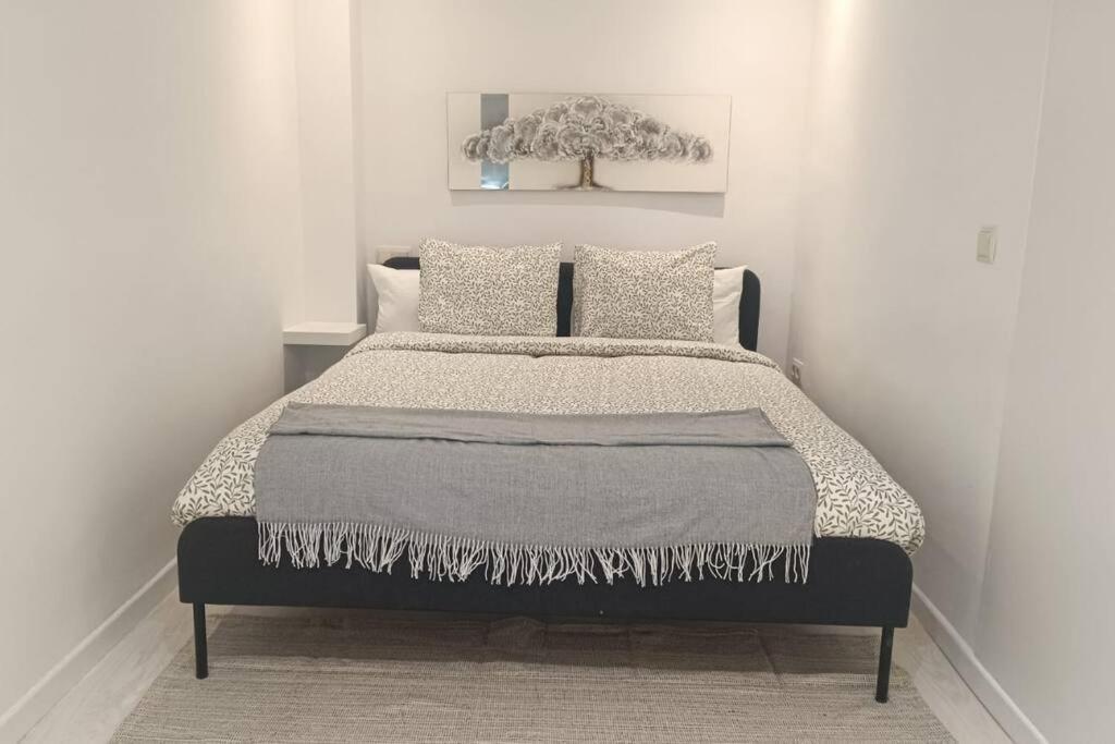 Loft En Retiro Apartment Madrid Bagian luar foto