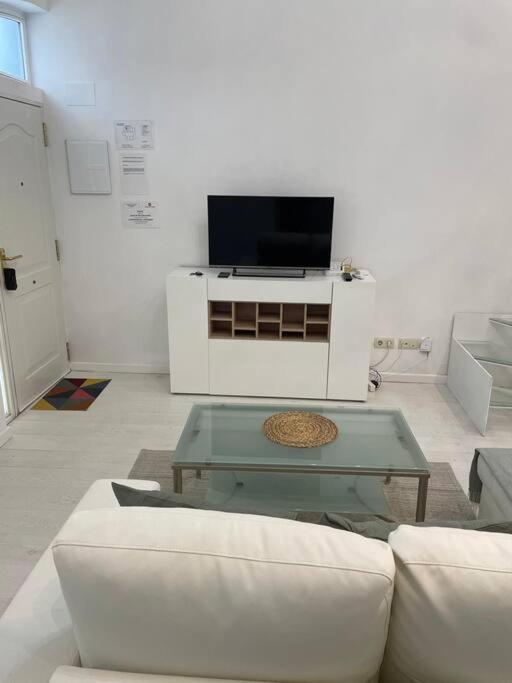 Loft En Retiro Apartment Madrid Bagian luar foto