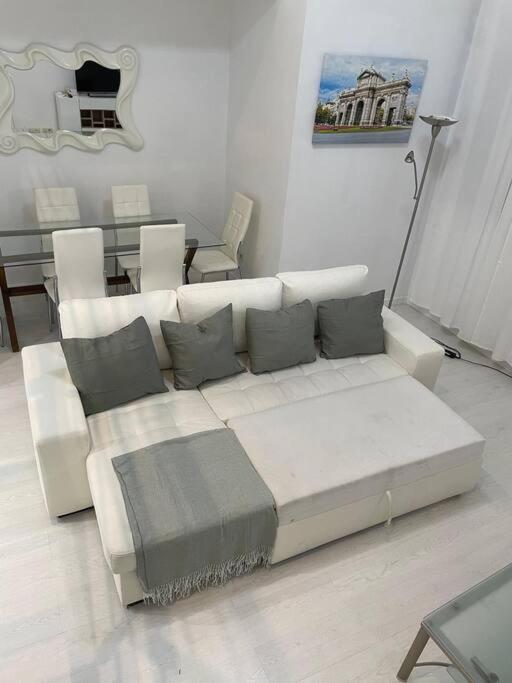 Loft En Retiro Apartment Madrid Bagian luar foto